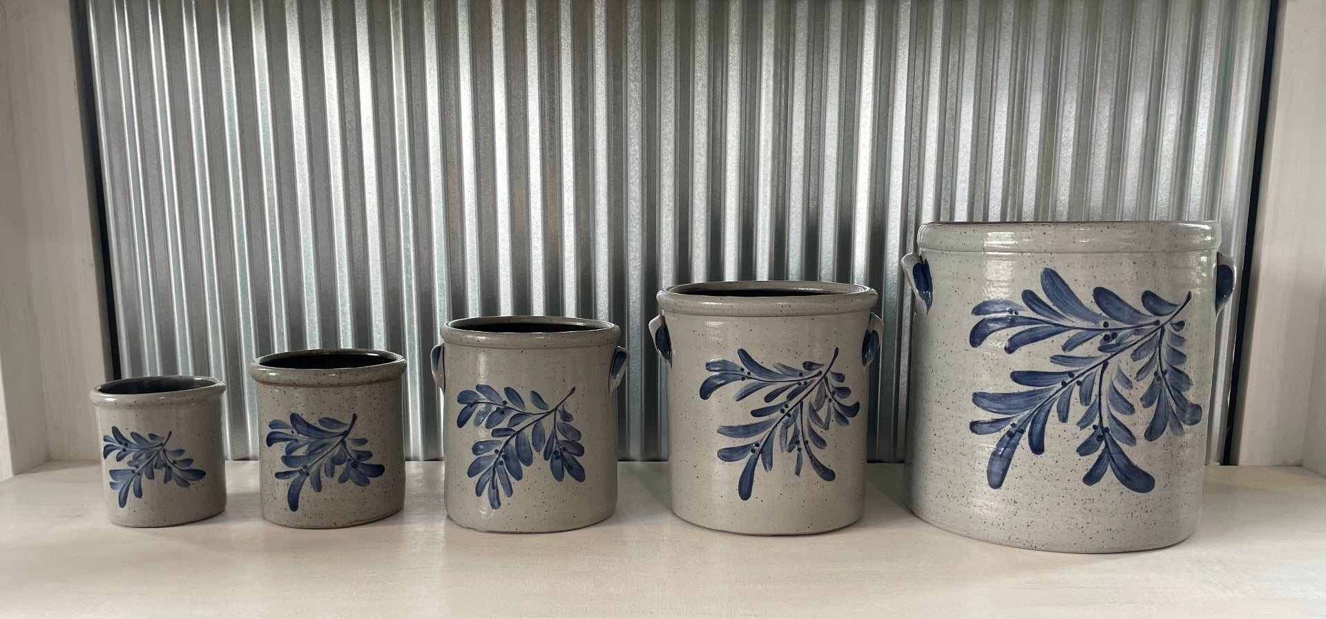1 1/2 Pint Crock- Teaberry – Rowe Pottery